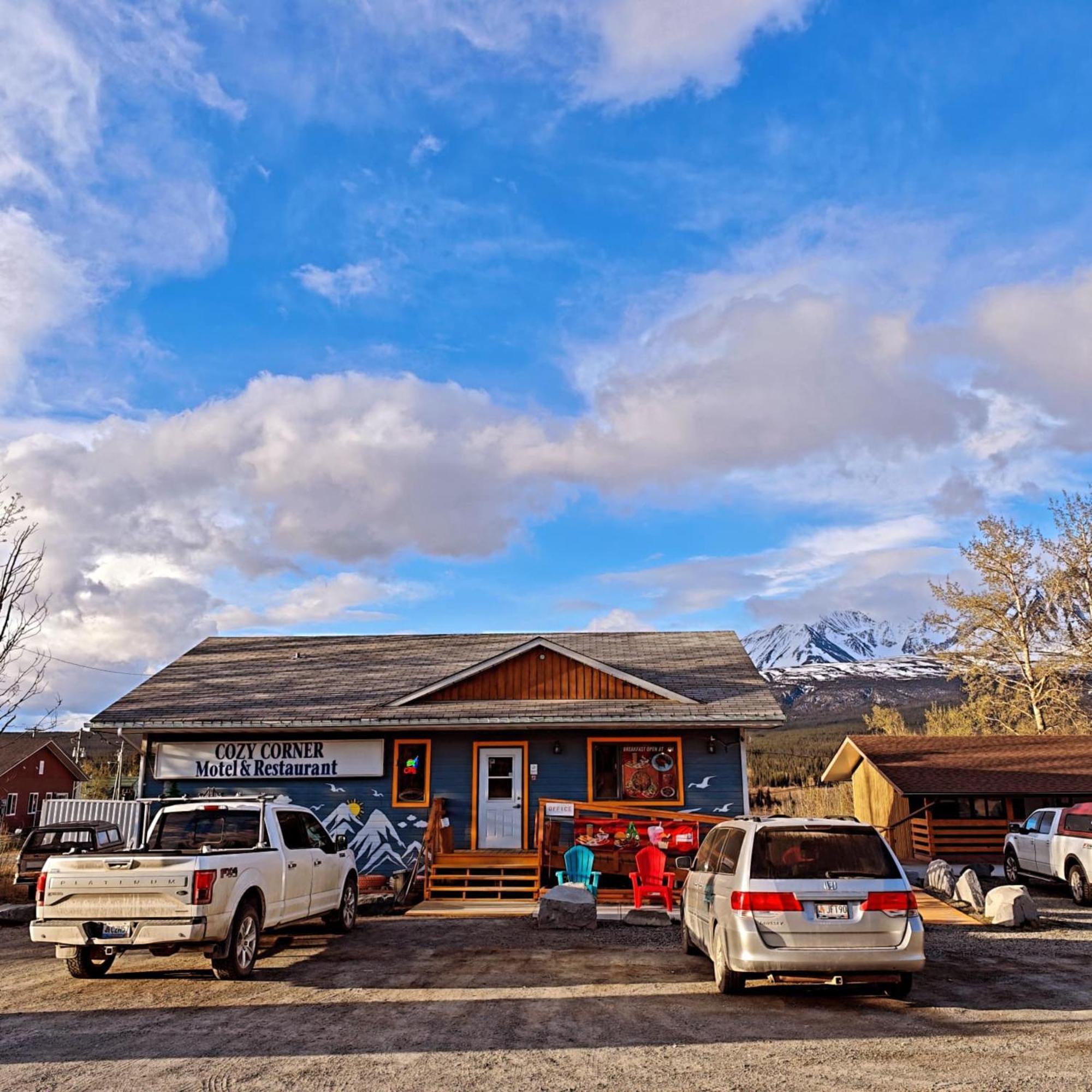 Cozy Corner Motel & Restaurant Haines Junction Exterior foto