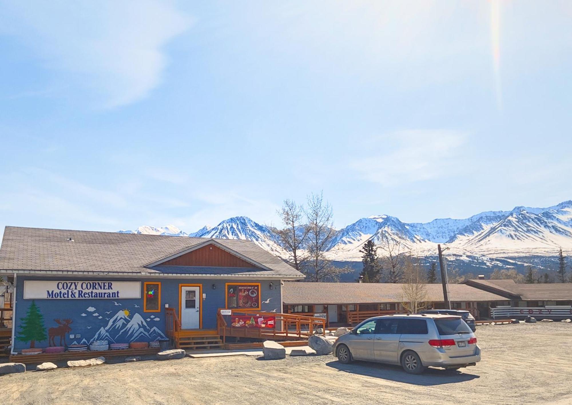 Cozy Corner Motel & Restaurant Haines Junction Exterior foto
